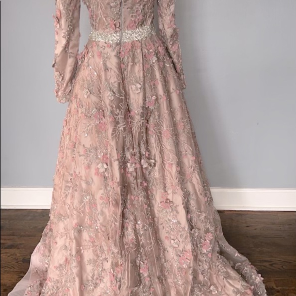 Custom made wedding dress a fit size 2 to 4